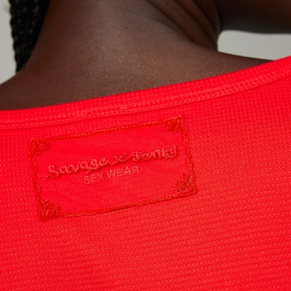 Savage X Fenty Goji Berry Red Midnight Cruise Crop Top & Jogger Pajama Set - Picture 4 of 16